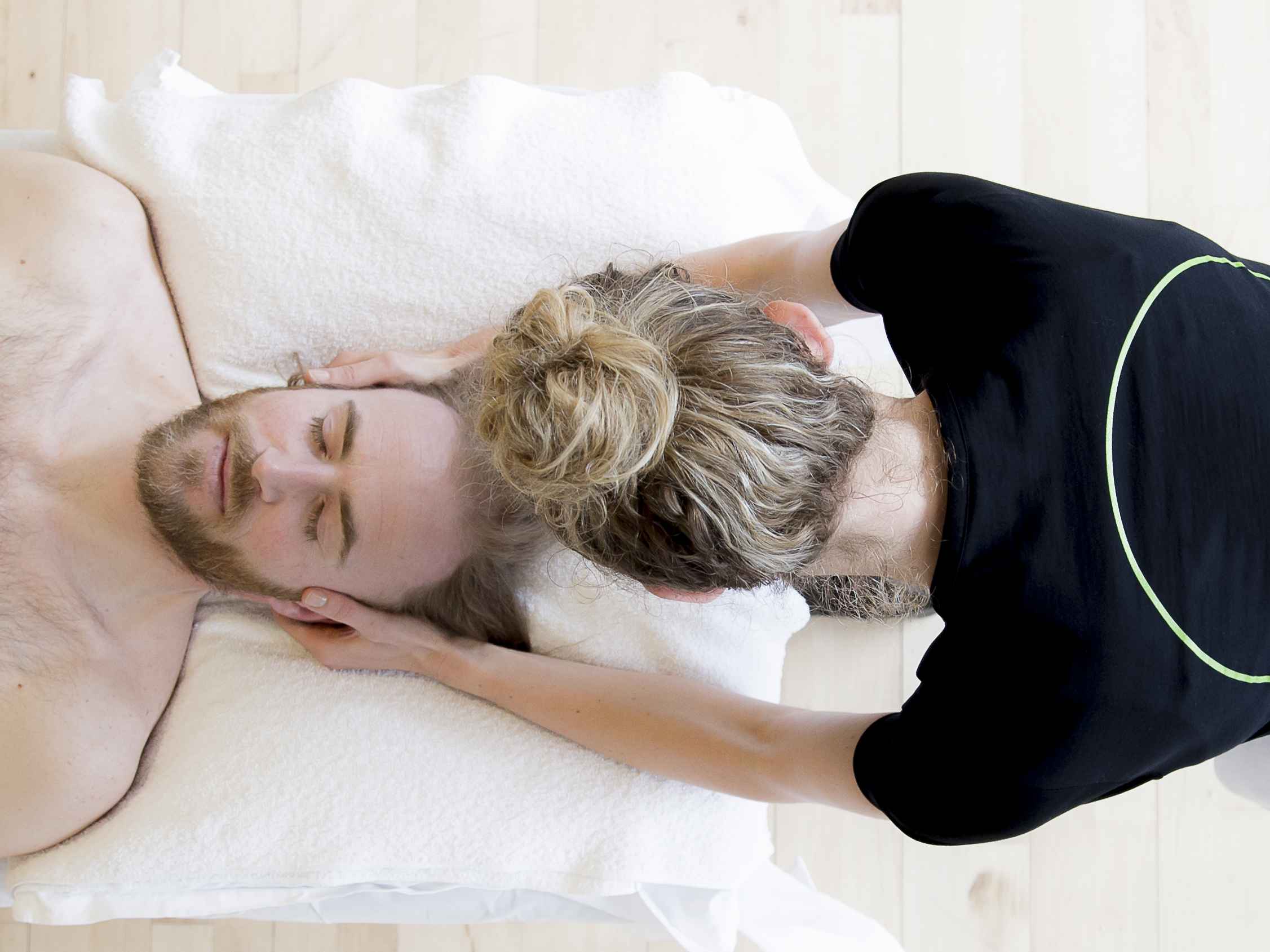 Mand får massage i København